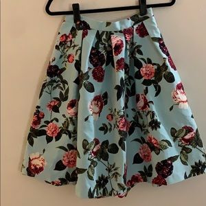 Size 4 CeCe Midi Skirt Aqua with Rose Print